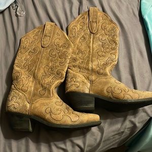 Genuine leather womens size 5 boots barely worn